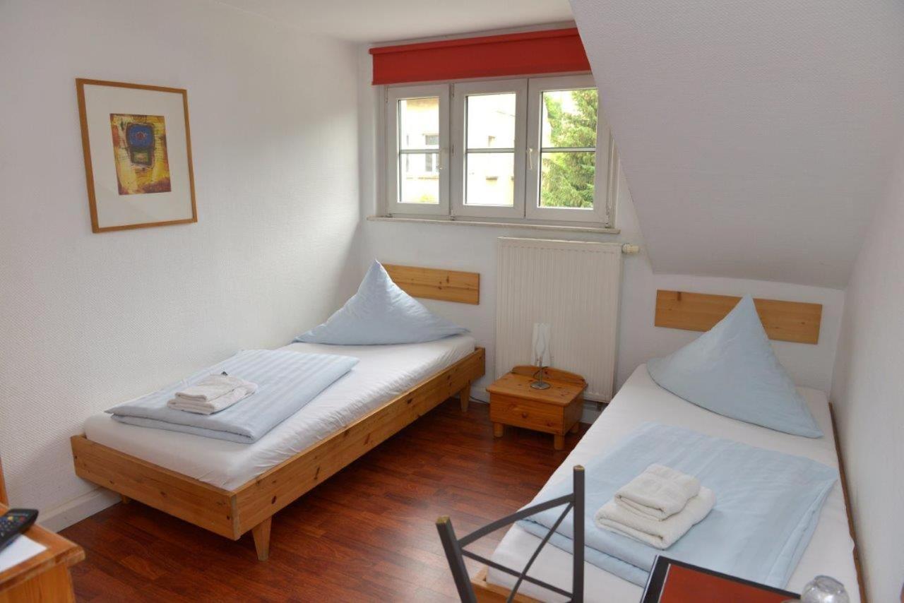 Zweibettzimmer mit Dusche